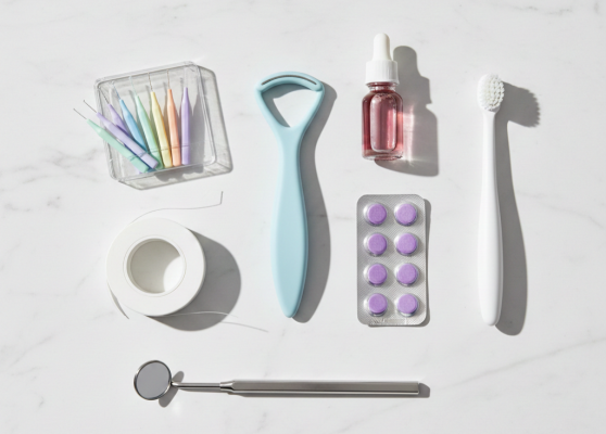 Prophylaxe-Profis für zu Hause: 6 Hilfsmittel, die jeder kennen sollte - Prophylaxe zu Hause: Die 6 wichtigsten Tools für gesunde Zähne