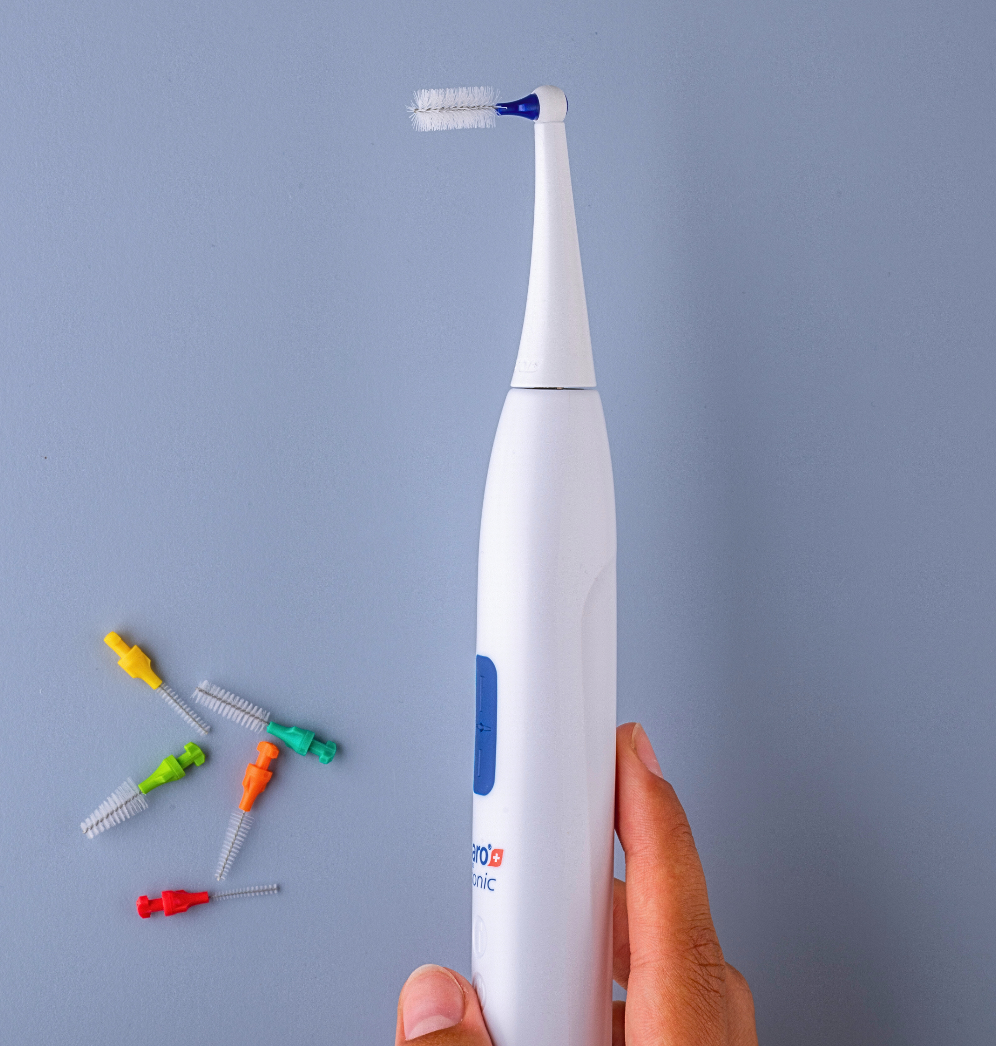 Die paro sonic G3 mit Interdentalbürstenaufsätzen
